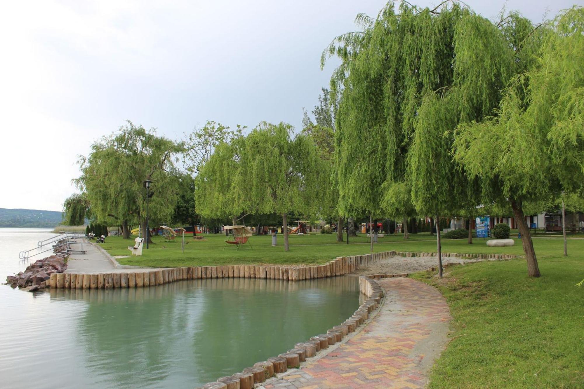 Csodakertes Kishaz Balatonfuzfon ภายนอก รูปภาพ